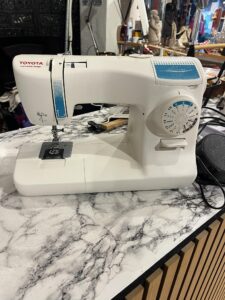 Symaskin i bruktbutikken